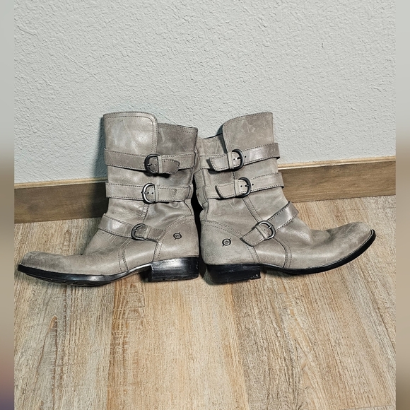 Born Women's Gray Leather Buckle Boots.  Zip Entry Sz 8 - Picture 2 of 8